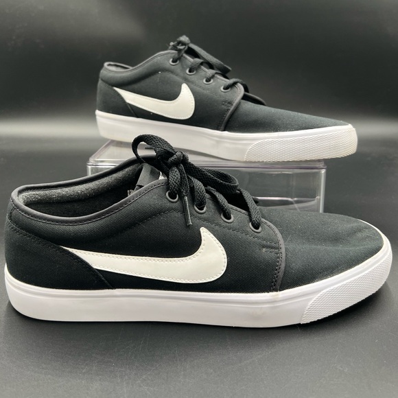 Nike Toki low athletic skate sneaker men’s sz 11. Black and white 555272-020. - Picture 1 of 8